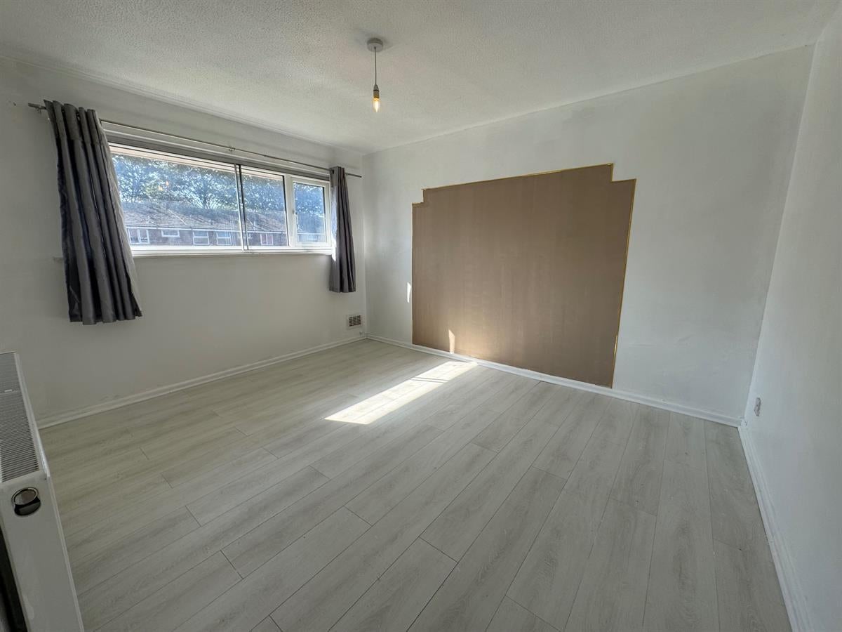 Flat Gorton Lane in Manchester