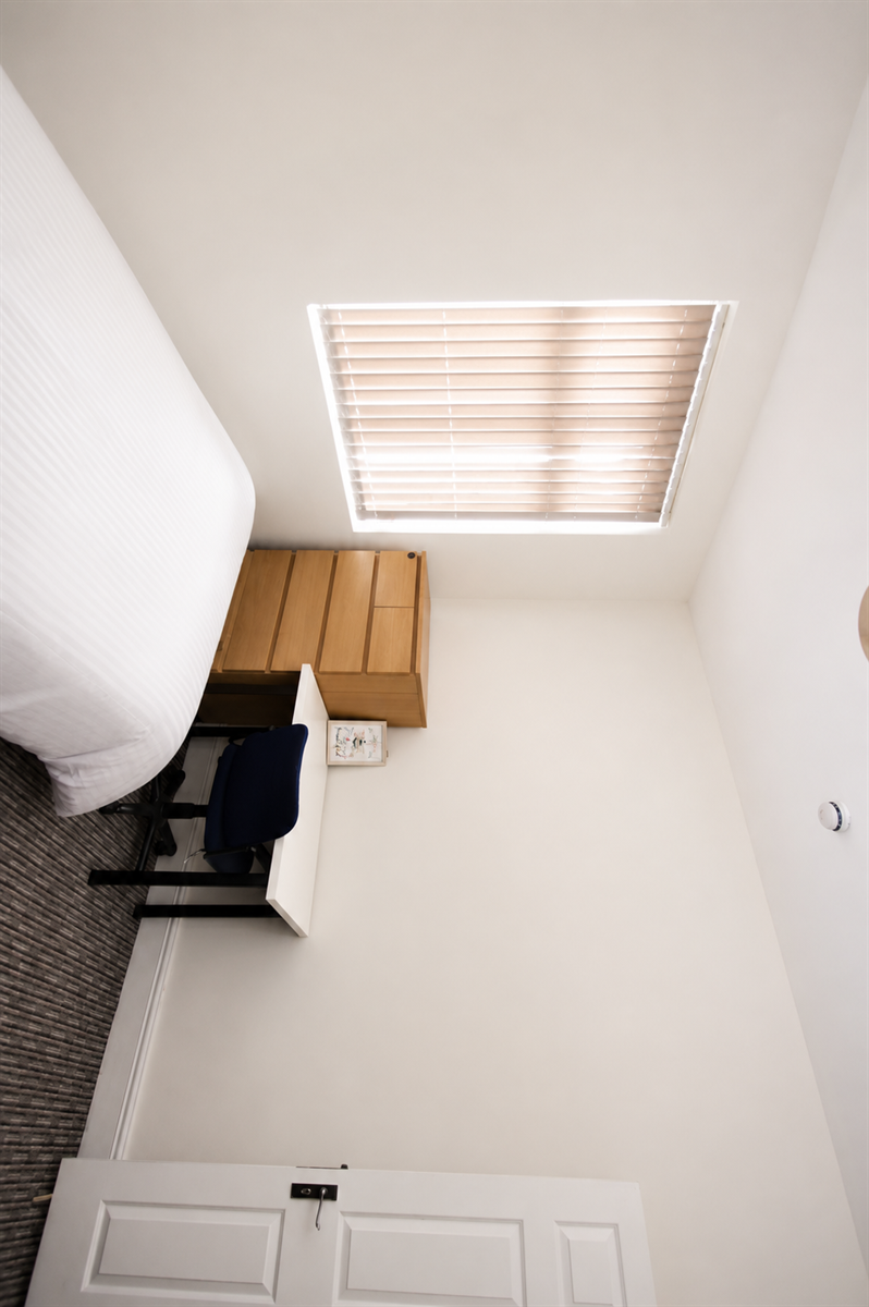 Room Carlton Road in Salford