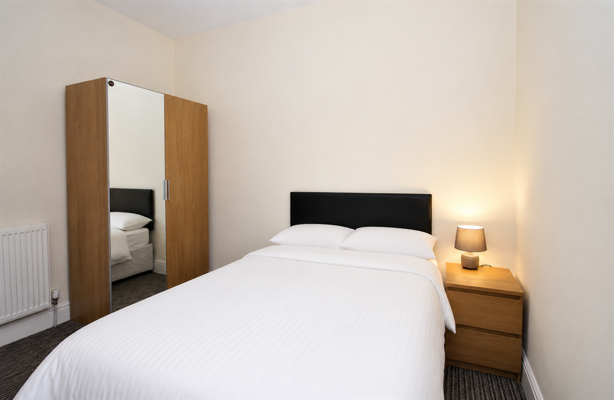 Room Carlton Road in Salford