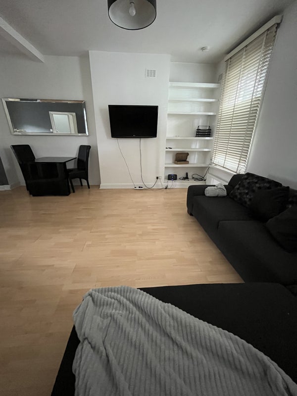 Flat Crossley Street in Greater London