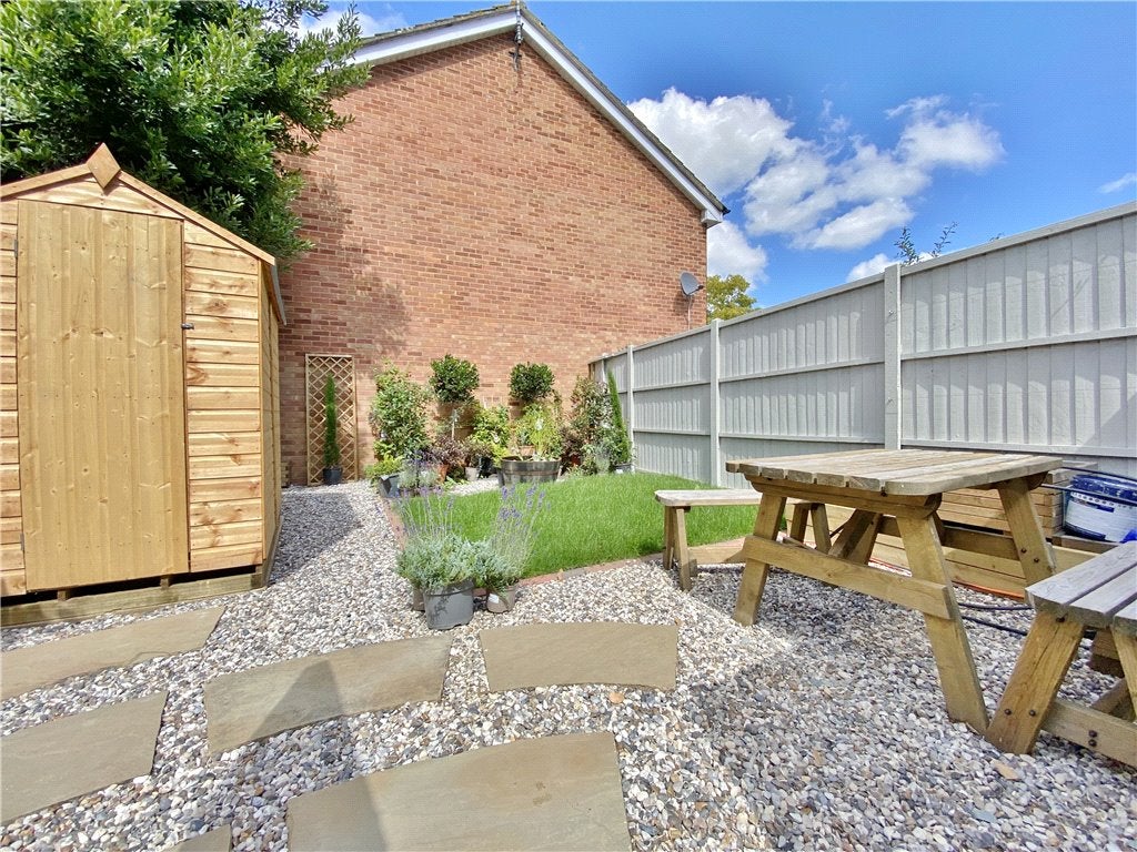 House Hawthorn Close in Greater London