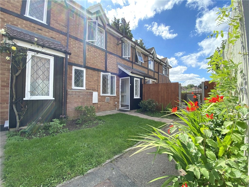 House Hawthorn Close in Greater London