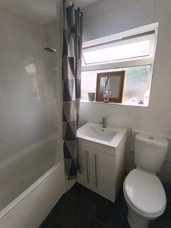 Room Bensham Lane in Greater London