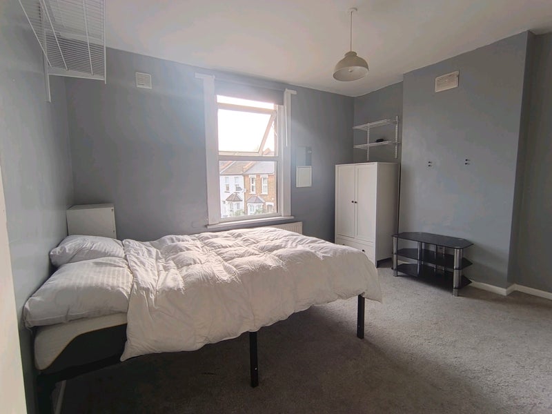 Room Bensham Lane in Greater London