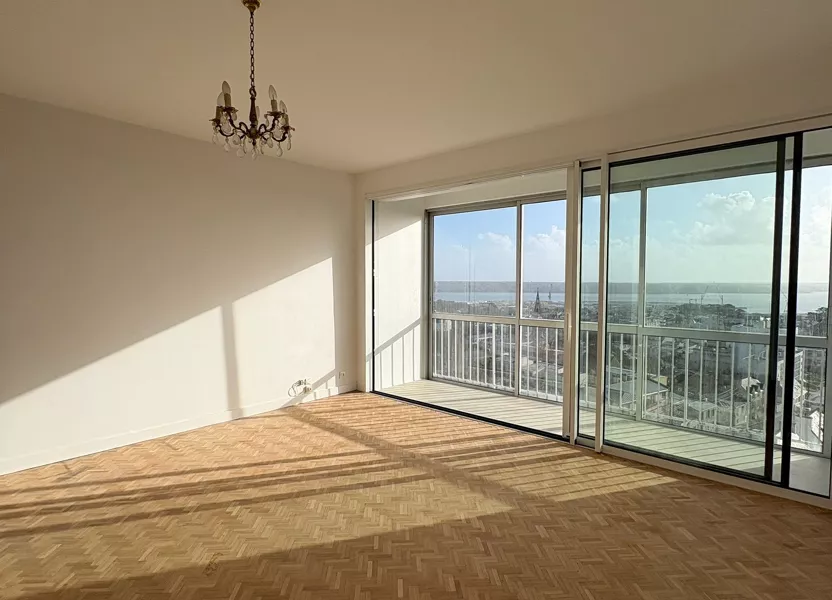 Flat Rue des Deux Frères Guézenec in Brest