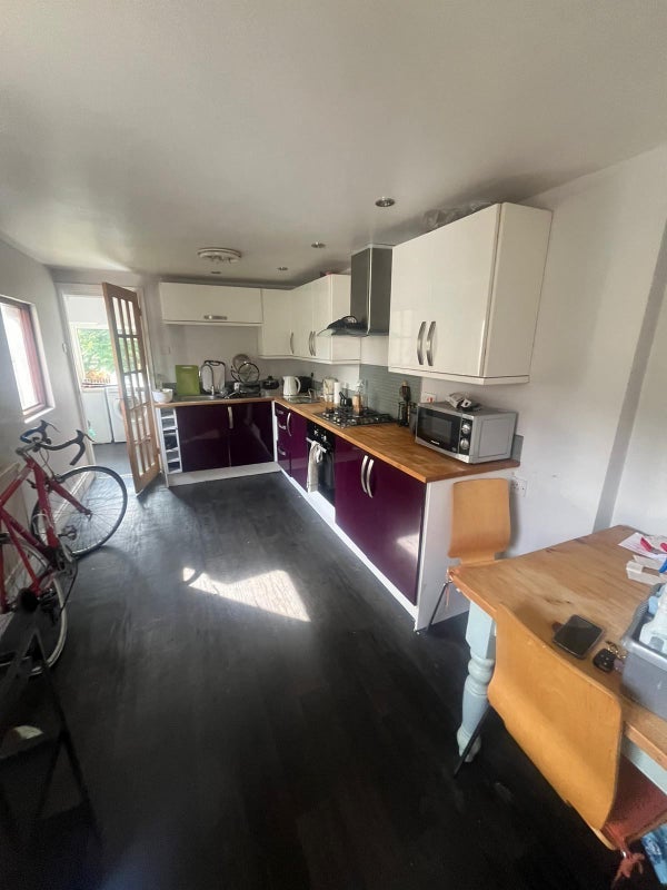 Room Sapphire Street in Cardiff