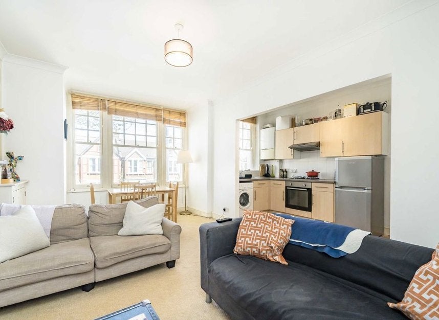 Flat Cavendish Road in Greater London