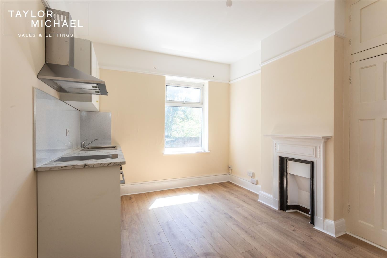 Room Holland Road in Hove