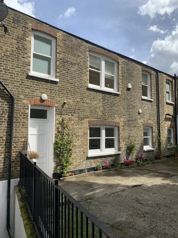 Flat Queen's Road in Greater London
