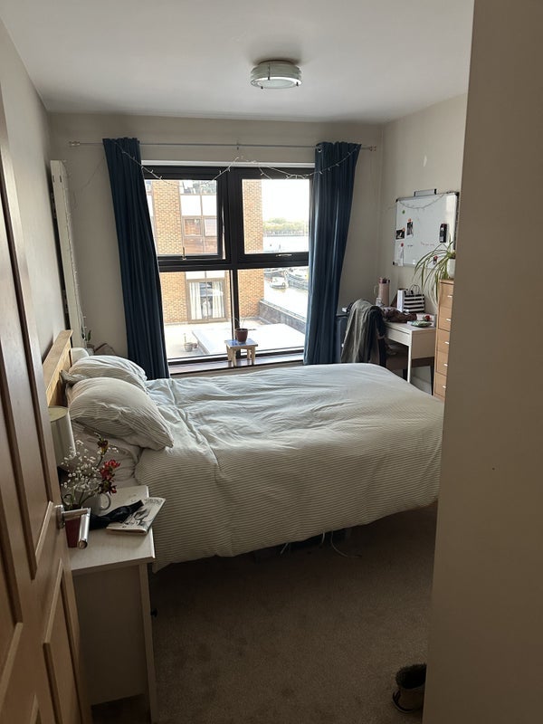 Room St. Katharine's Way in Greater London