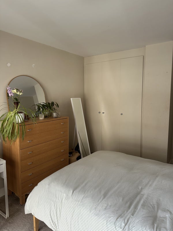 Room St. Katharine's Way in Greater London