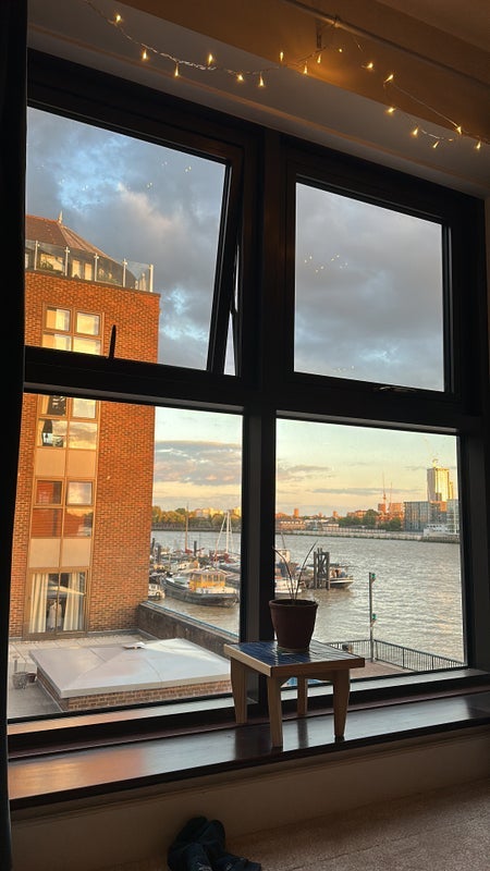 Room St. Katharine's Way in Greater London