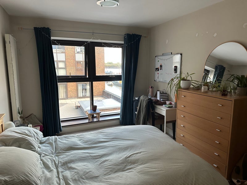 Room St. Katharine's Way in Greater London