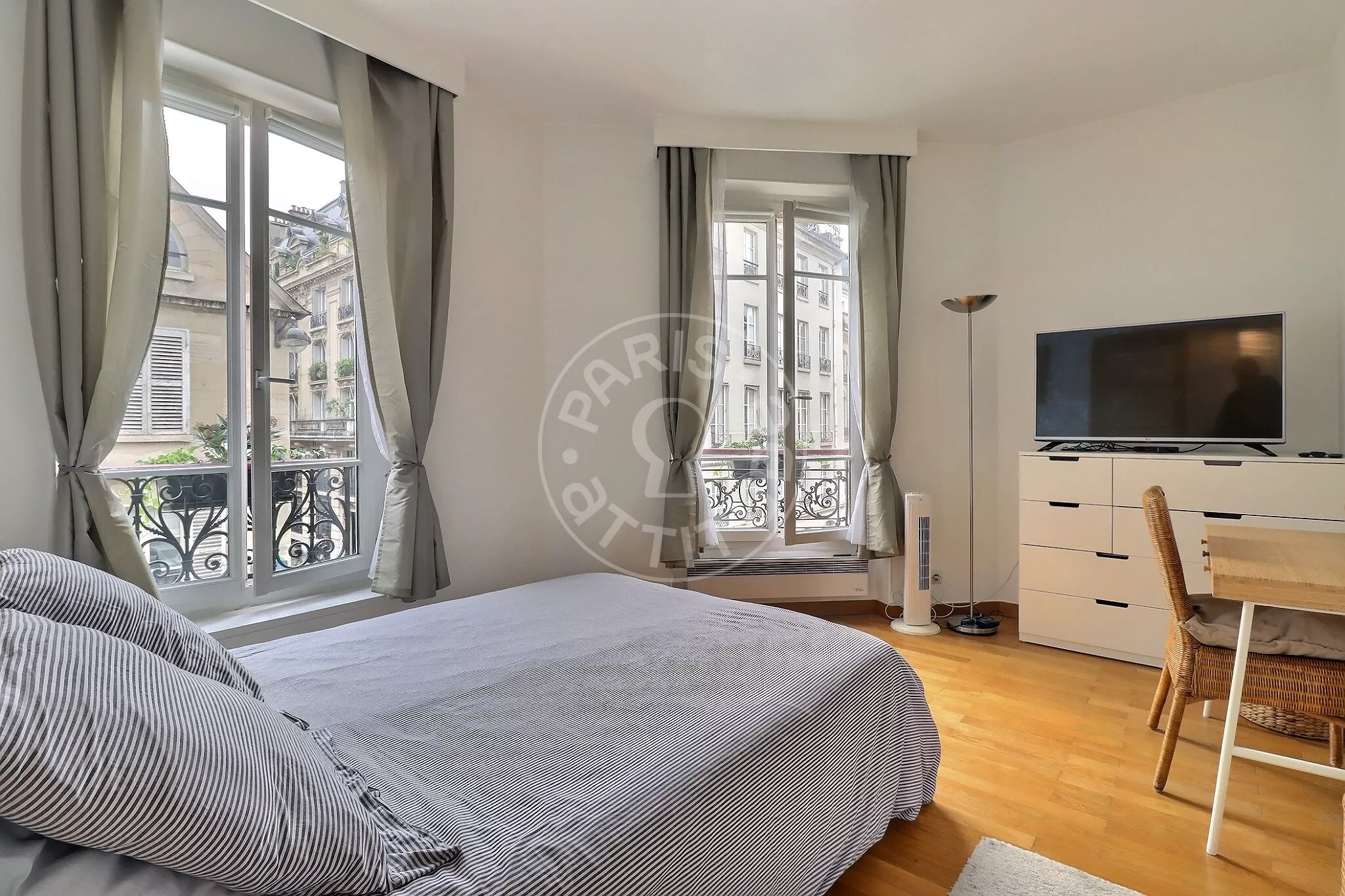 Flat Rue Racine in Paris