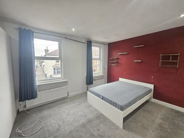 Flat Douglas Road in Maidstone