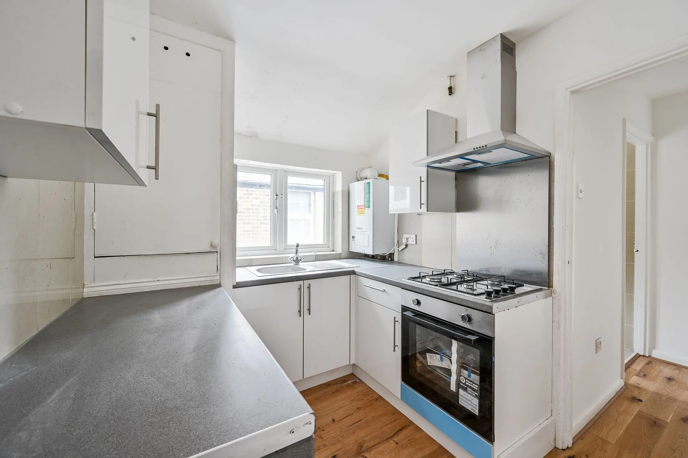 Flat Cheriton Drive in Greater London
