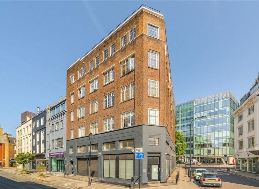 Flat Euston Road in Greater London