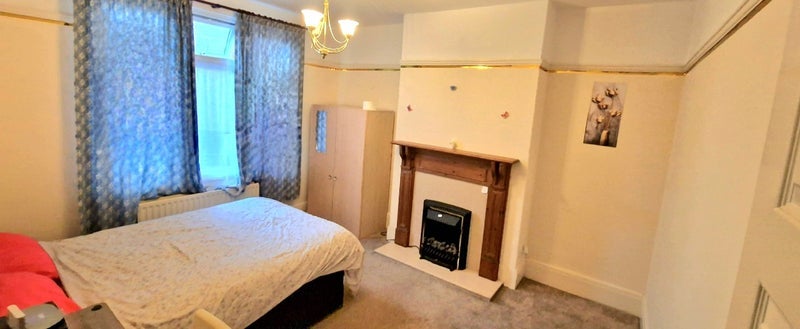 Room Calcott Road in Bristol