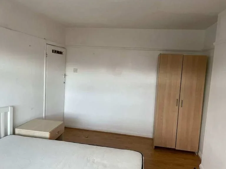 Room Spencer Road in Greater London