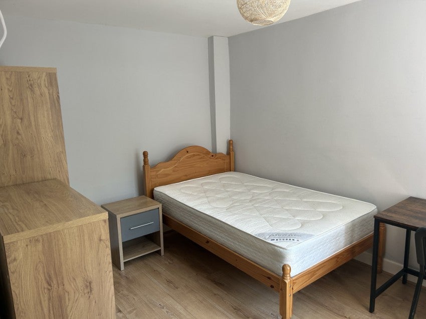 Room Wilton Avenue in Southampton