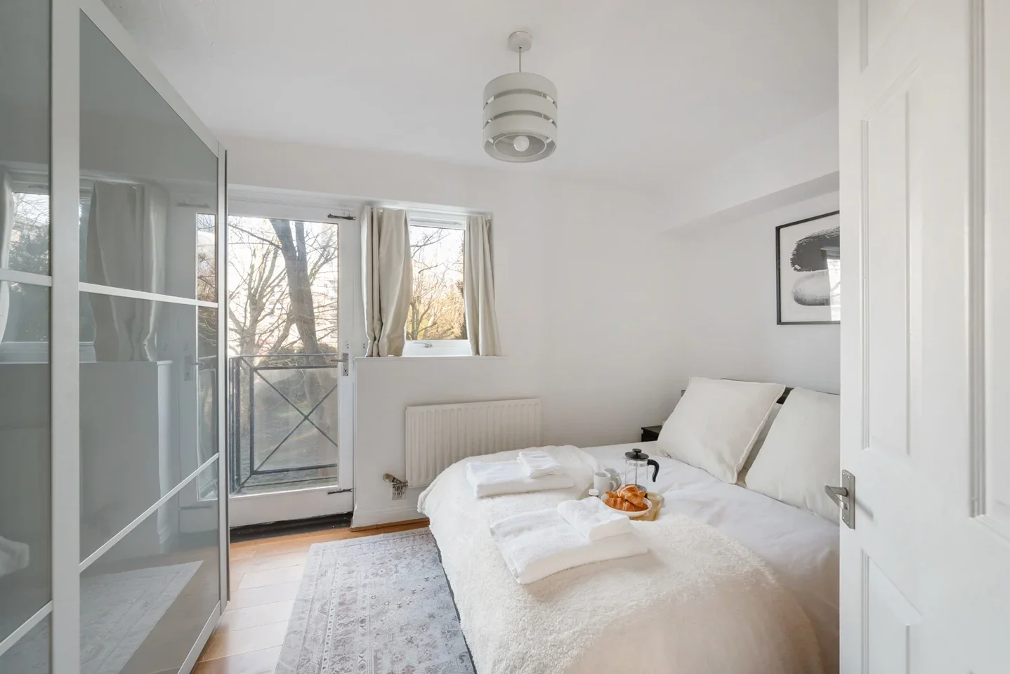 Flat Undine Road in Greater London