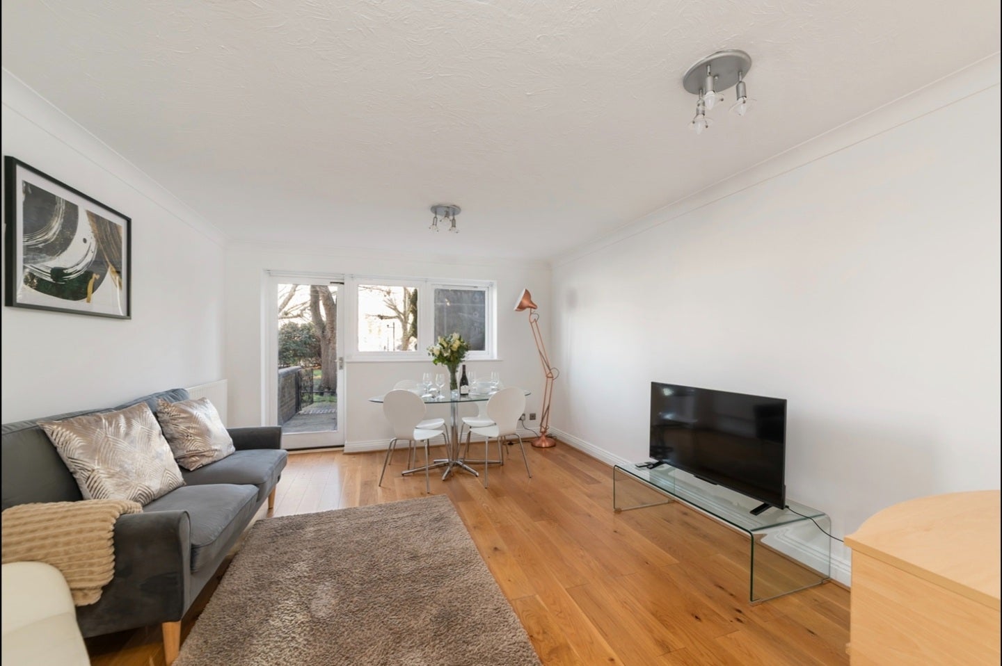 Flat Undine Road in Greater London