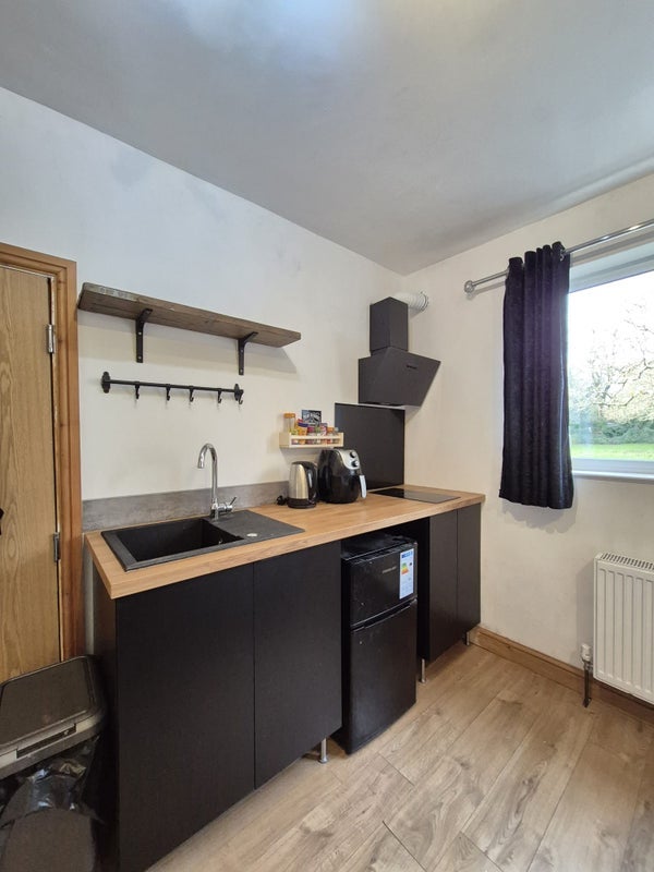 Room Clarendon Road in Birmingham