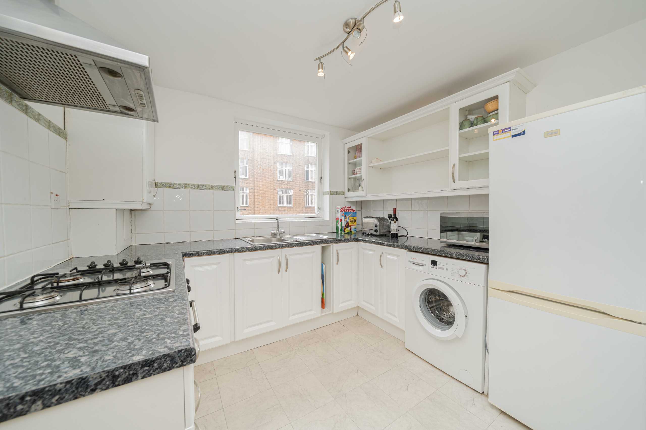 Flat Hatherley Grove in City of Westminster