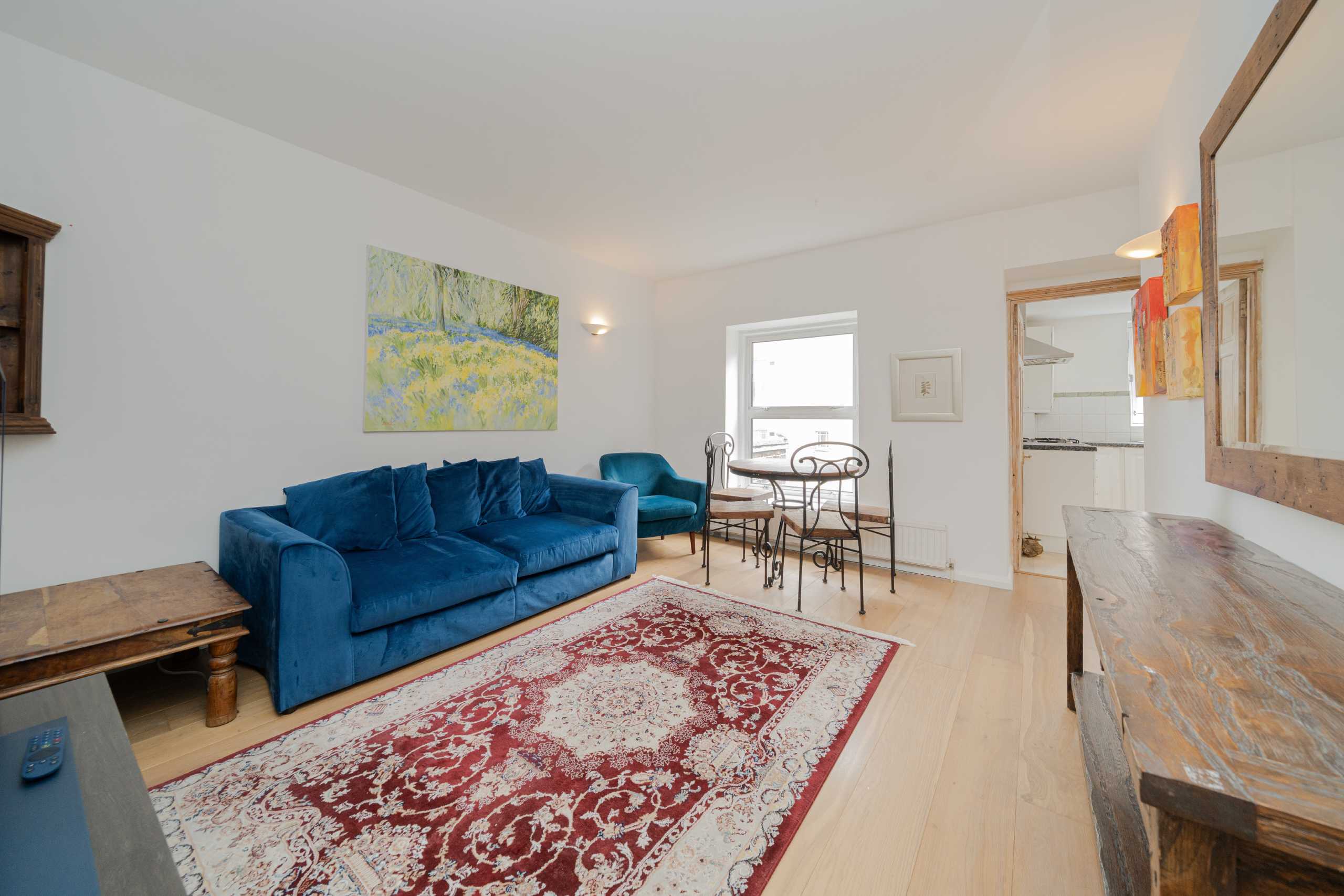 Flat Hatherley Grove in City of Westminster