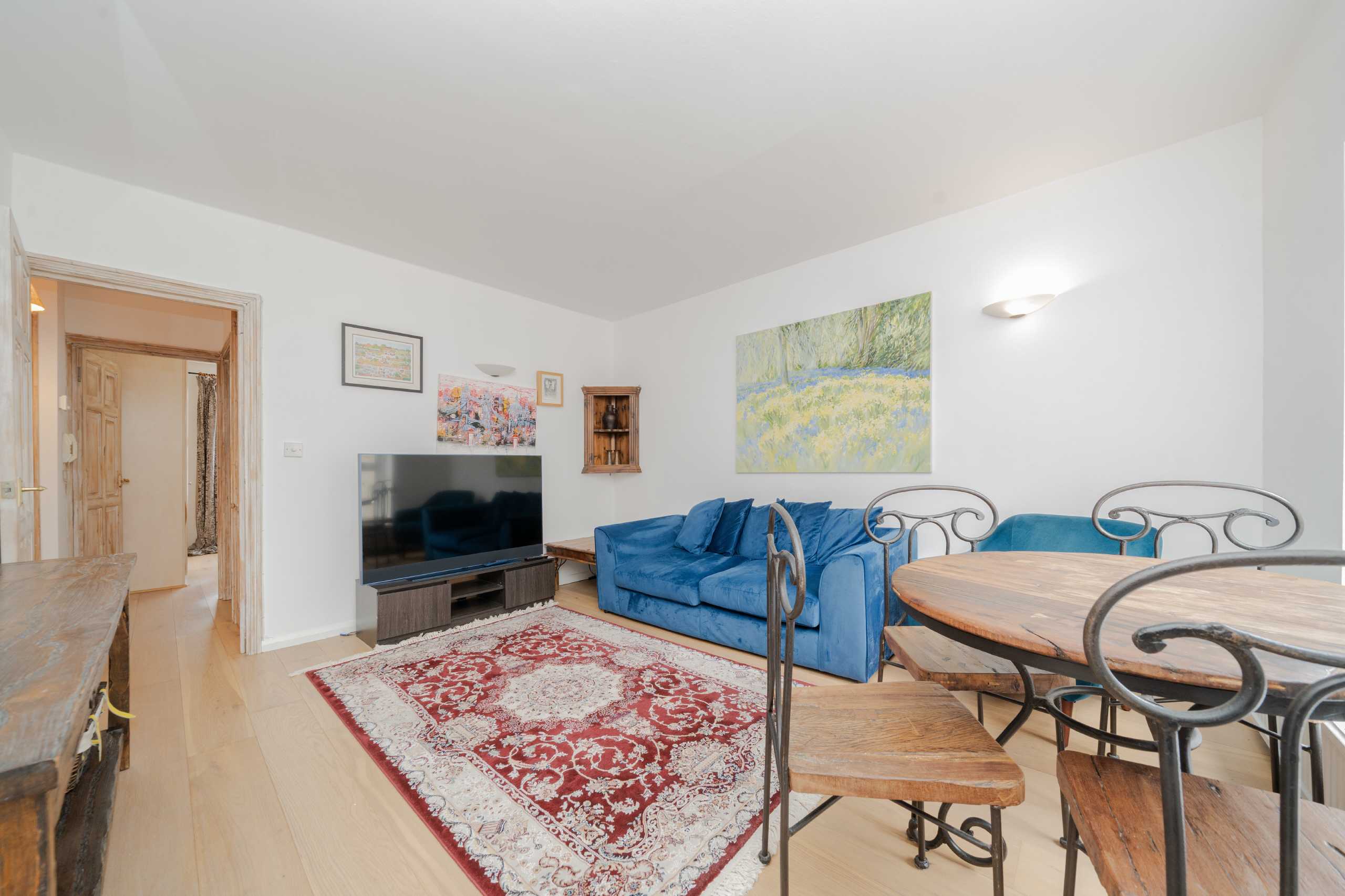 Flat Hatherley Grove in City of Westminster