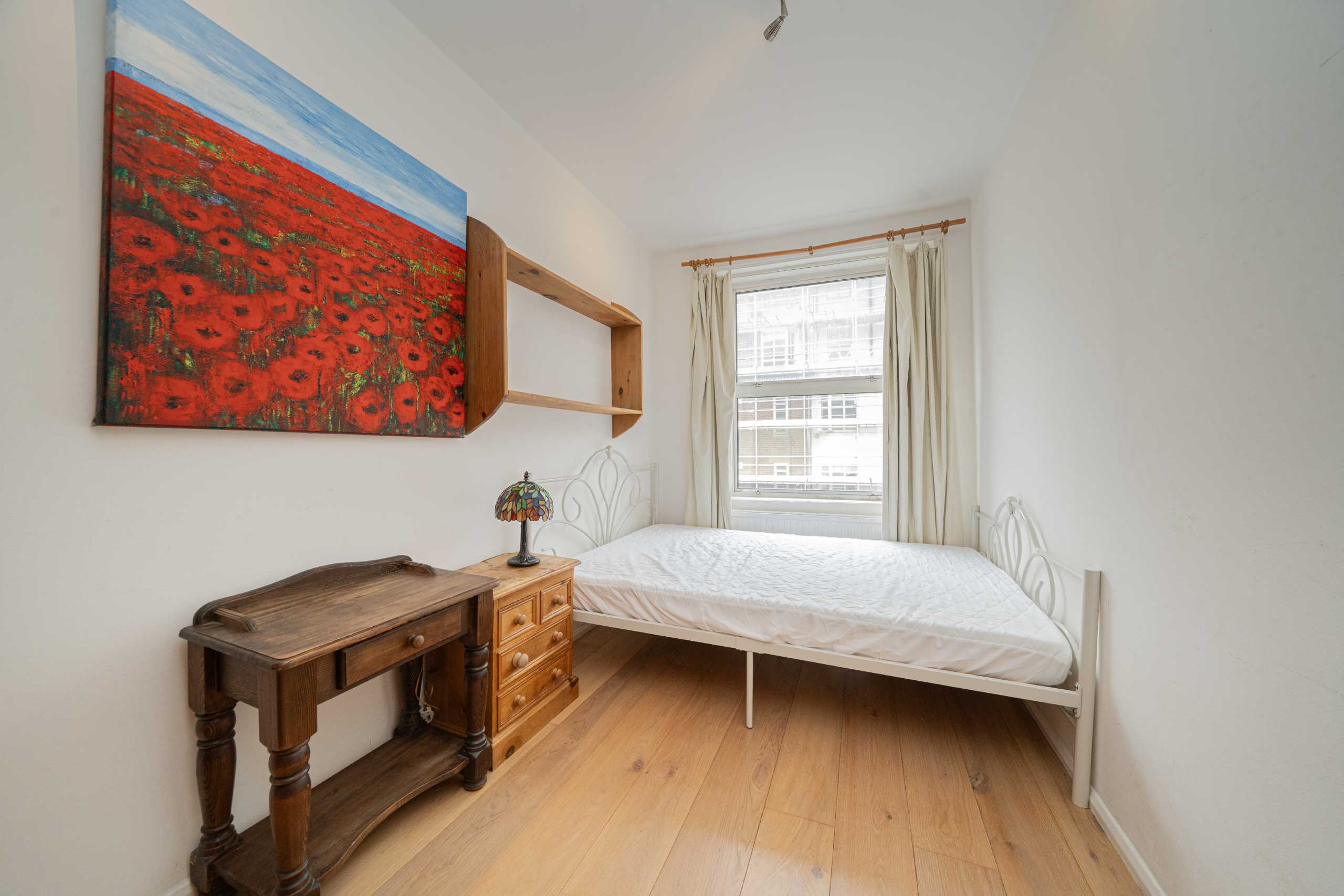Flat Hatherley Grove in City of Westminster