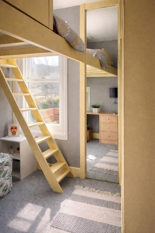 Room Pevensey Road in Greater London