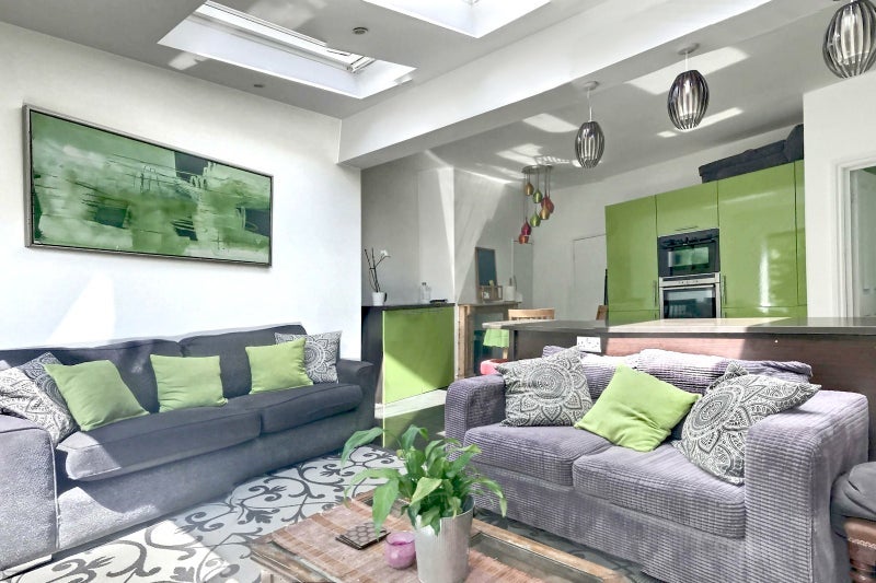 Room Pevensey Road in Greater London