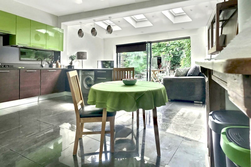 Room Pevensey Road in Greater London