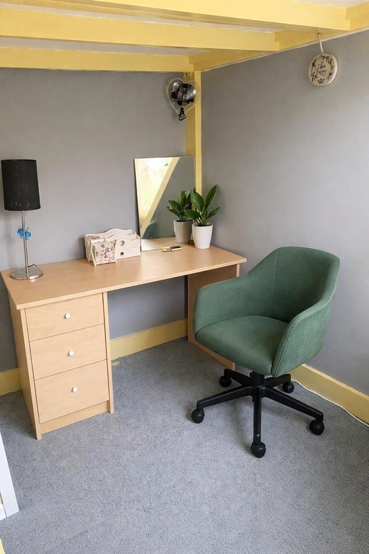 Room Pevensey Road in Greater London