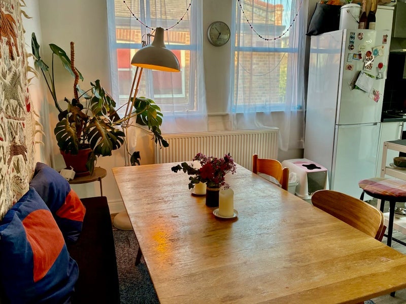 Room Fletching Road in Greater London