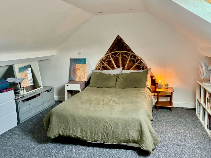 Room Fletching Road in Greater London