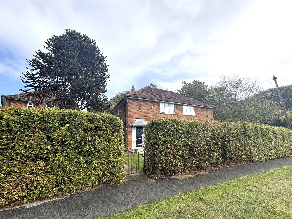 Flat Deanswood Close in Leeds