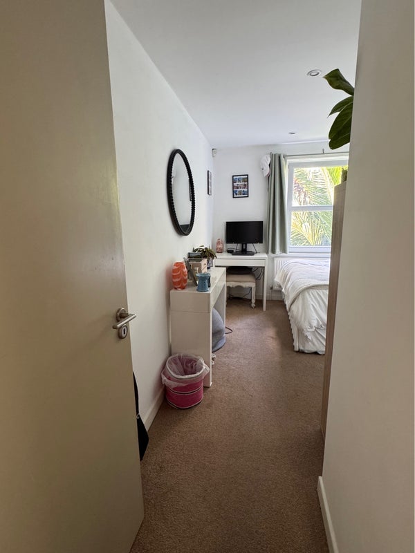 Room Webb's Road in Greater London