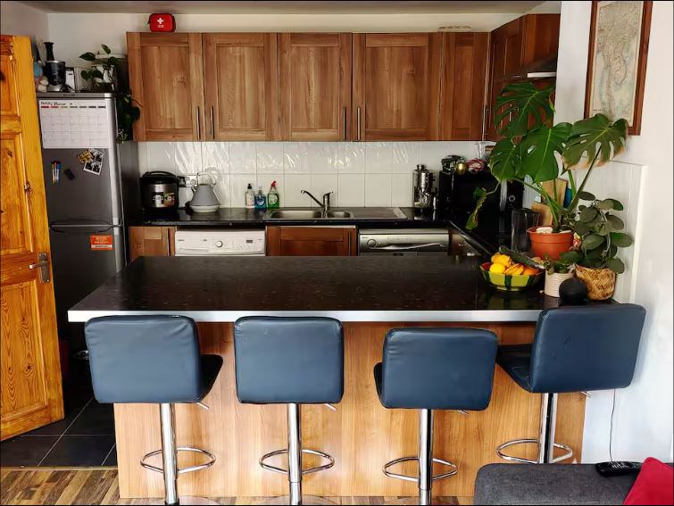 Room Manchester Road in Greater London