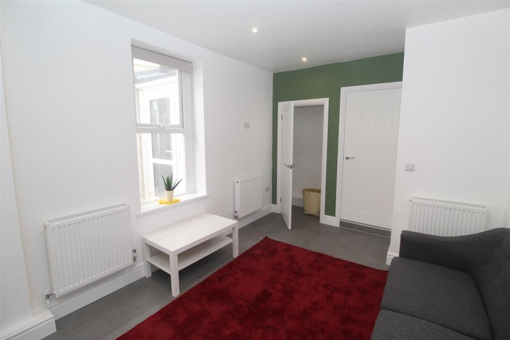 Flat Whitchurch Road in Cardiff