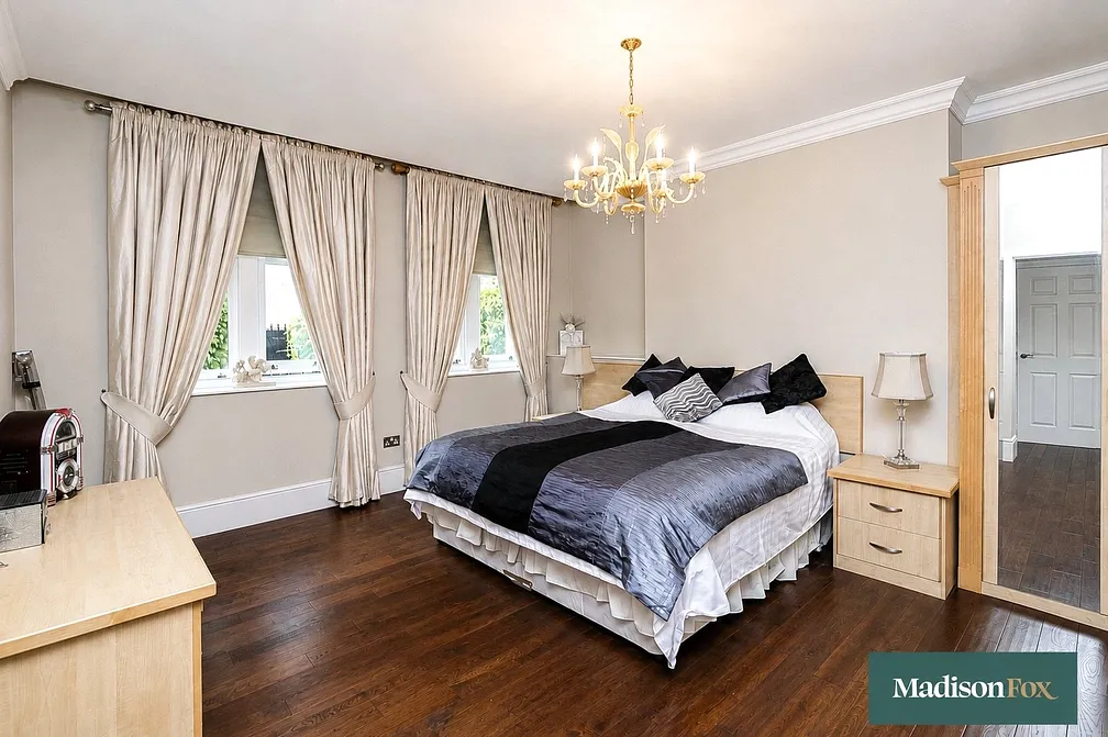 Flat Richmond Drive in Greater London