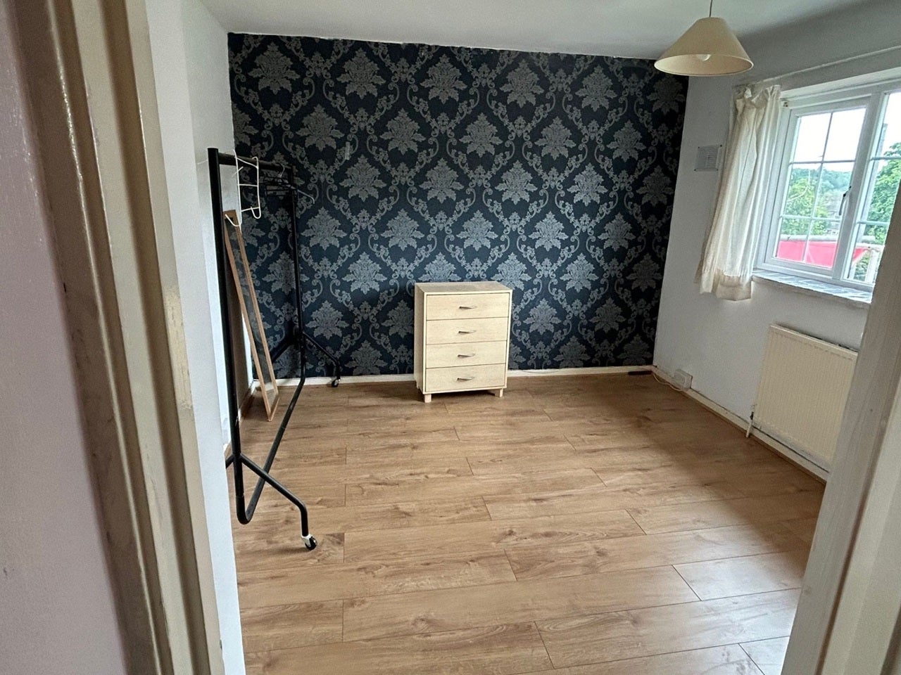 Room Shepherd Close in Crawley