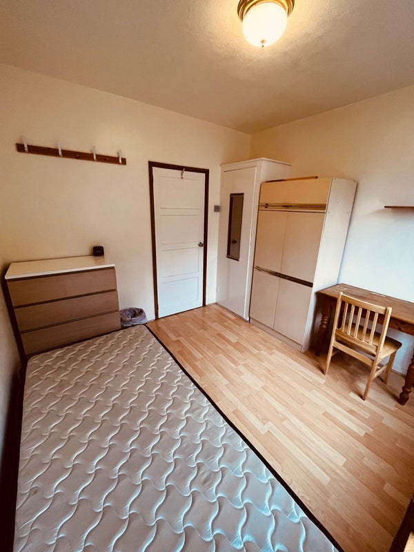Room India Way in Greater London