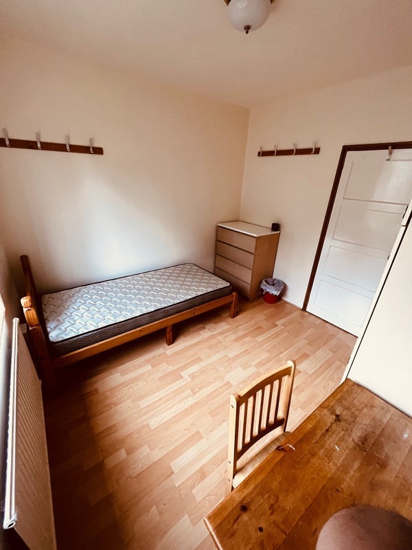 Room India Way in Greater London