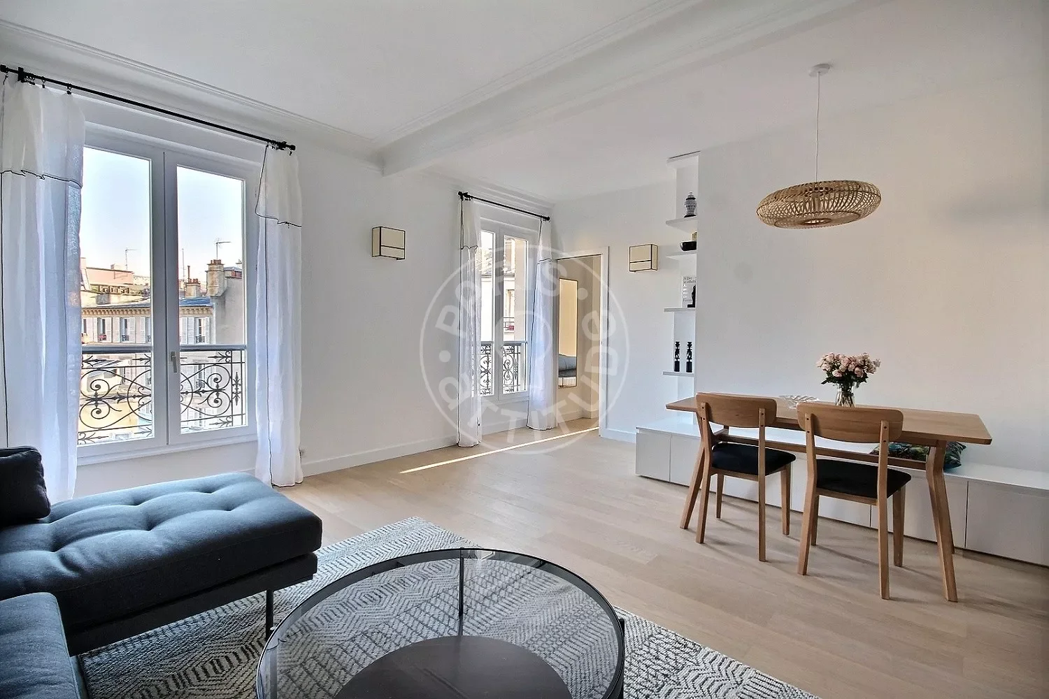 Appartement Rue Salneuve à Paris