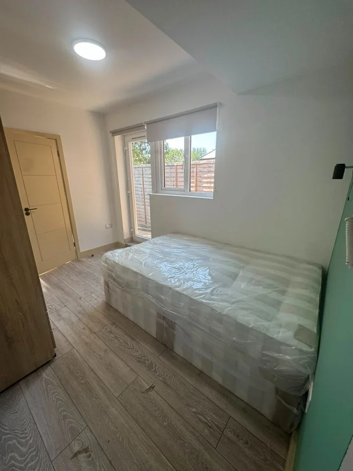 Flat Durants Road in Greater London