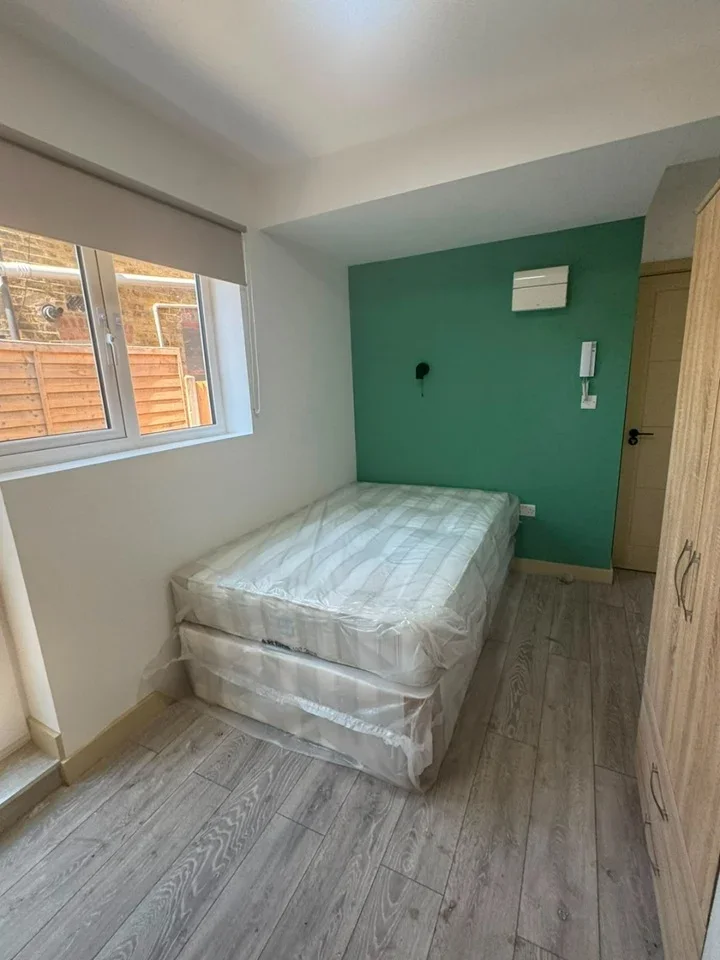 Flat Durants Road in Greater London