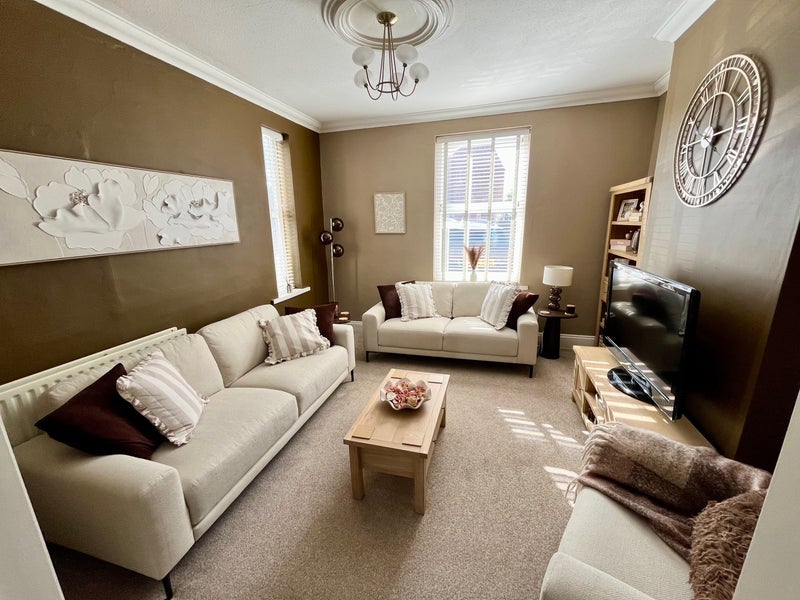 Room Chaworth Road in Gedling