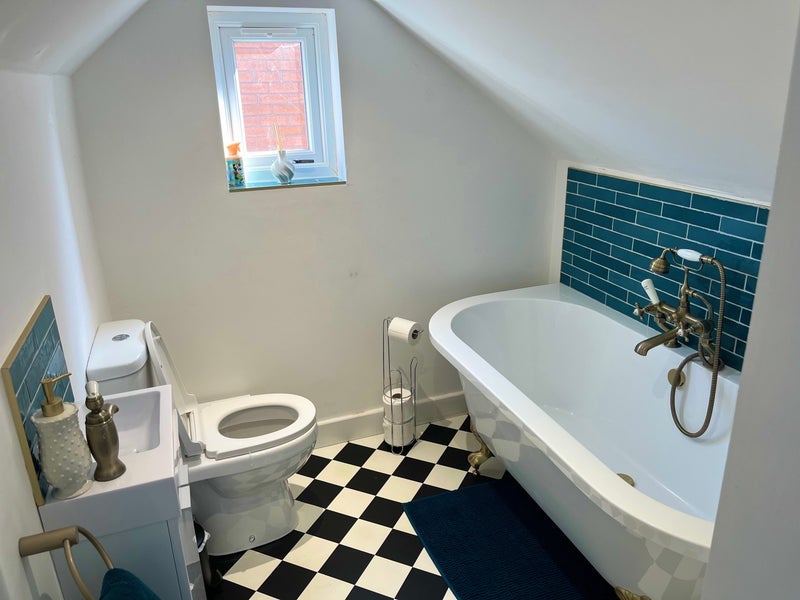 Room Chaworth Road in Gedling